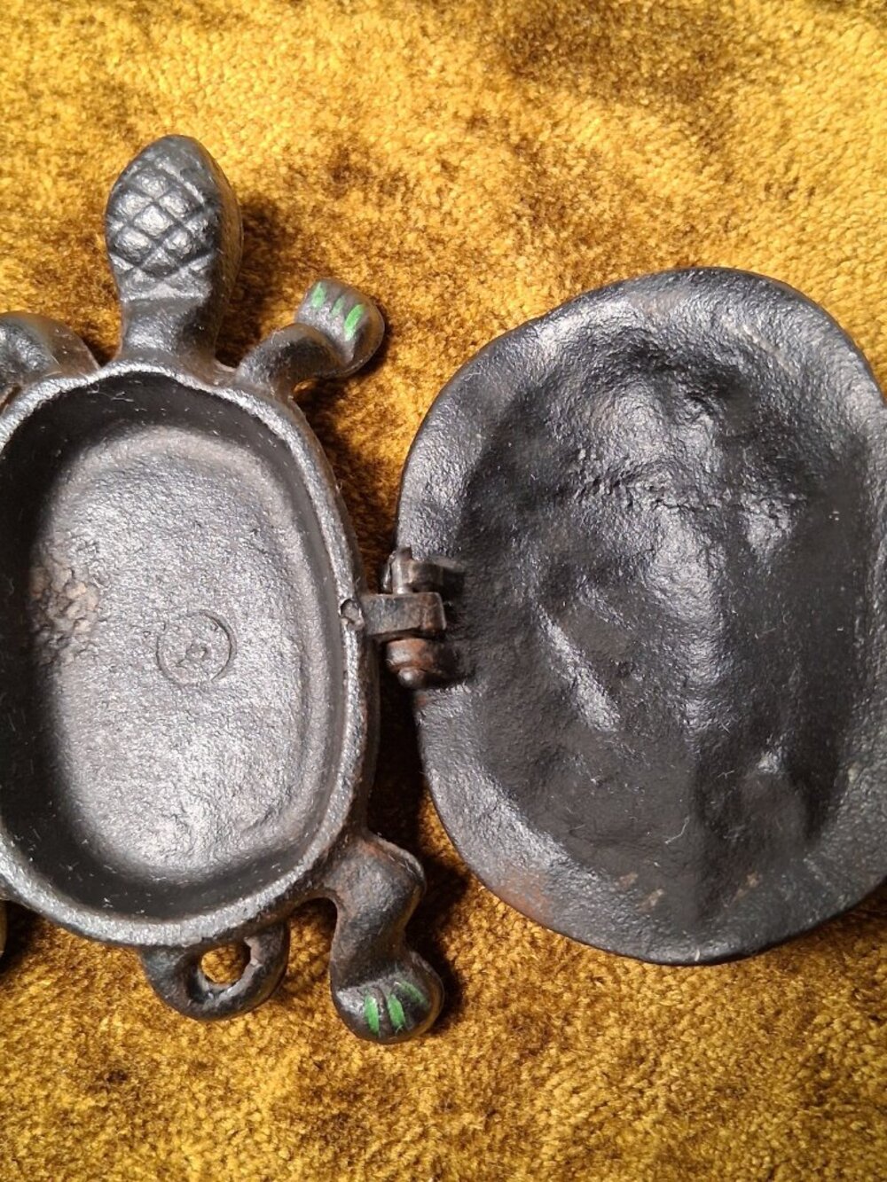 Vintage Wilton Cast Iron Turtle Trinket Box Hinged Black Painted Flowers Dish 4" - Picture 13 of 14